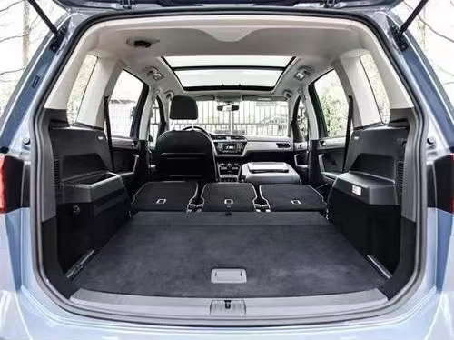 Bonding of interior fabric in the vehicle body